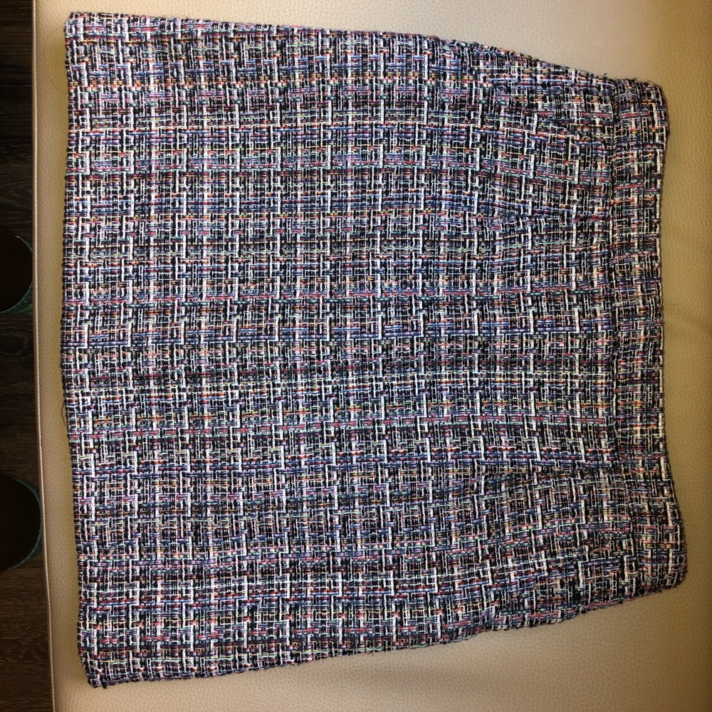Tweed pencil skirt w/ two pockets